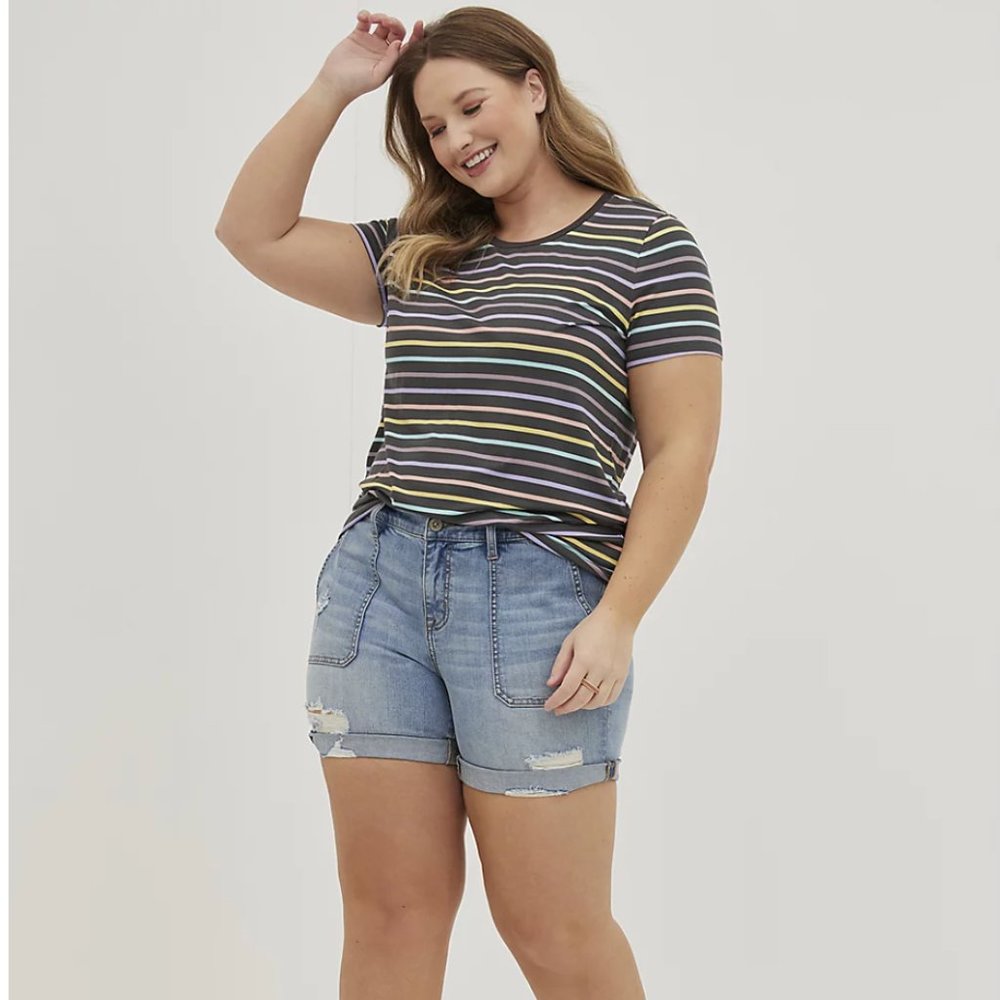 Torrid Stretch Mid-Rise Short - NWT